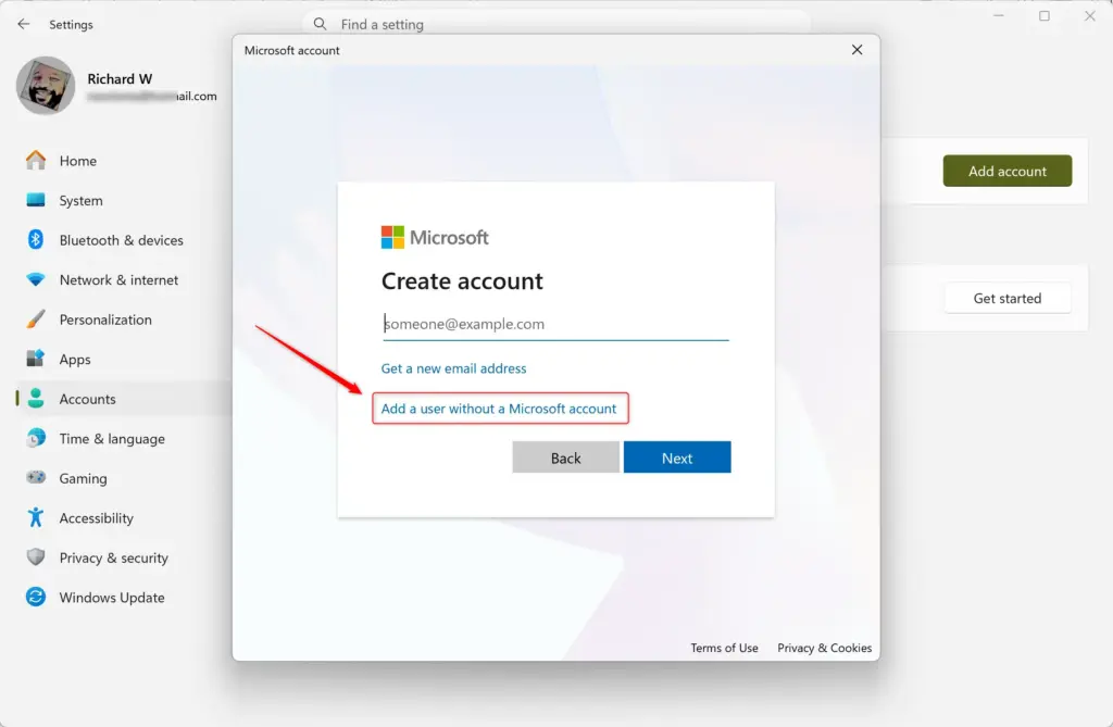 Option to add a user without a Microsoft account in Windows 11.