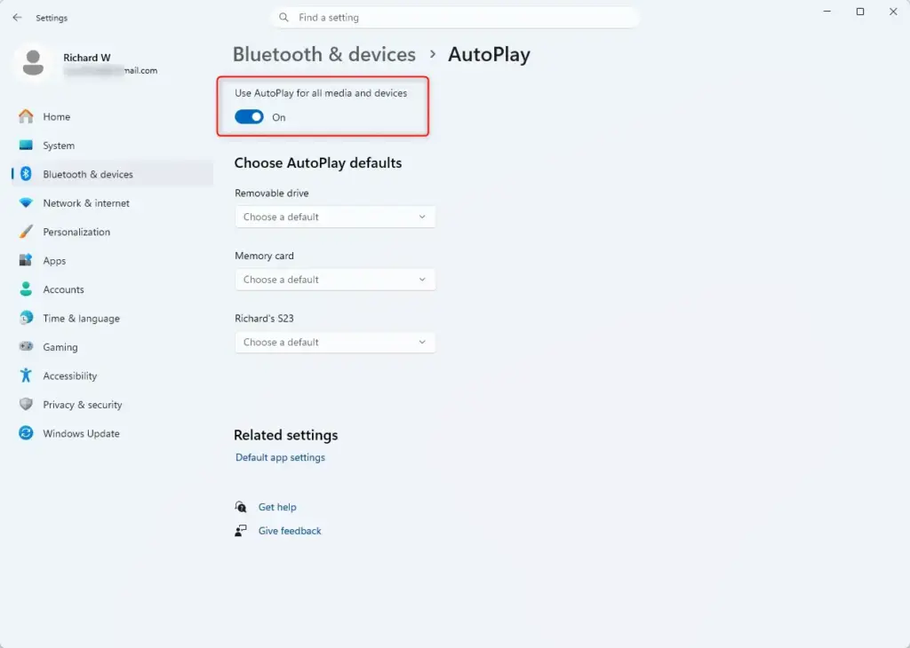 Toggle switch to turn Windows 11 AutoPlay on or off.