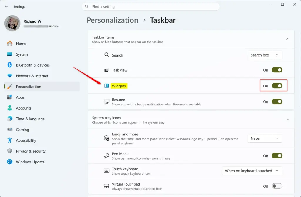 Windows 11 Settings showing taskbar item options for Widgets button.