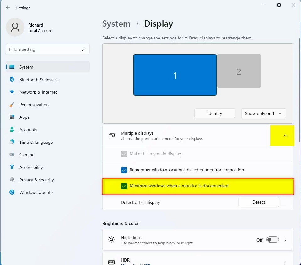 windows 11 minimize windows on disconnected monitor