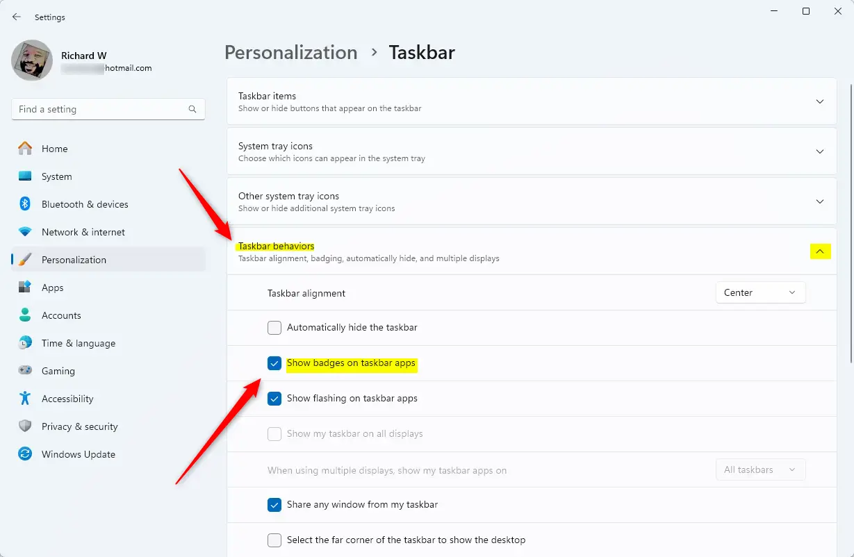 show badges on taskbar apps windows 11
