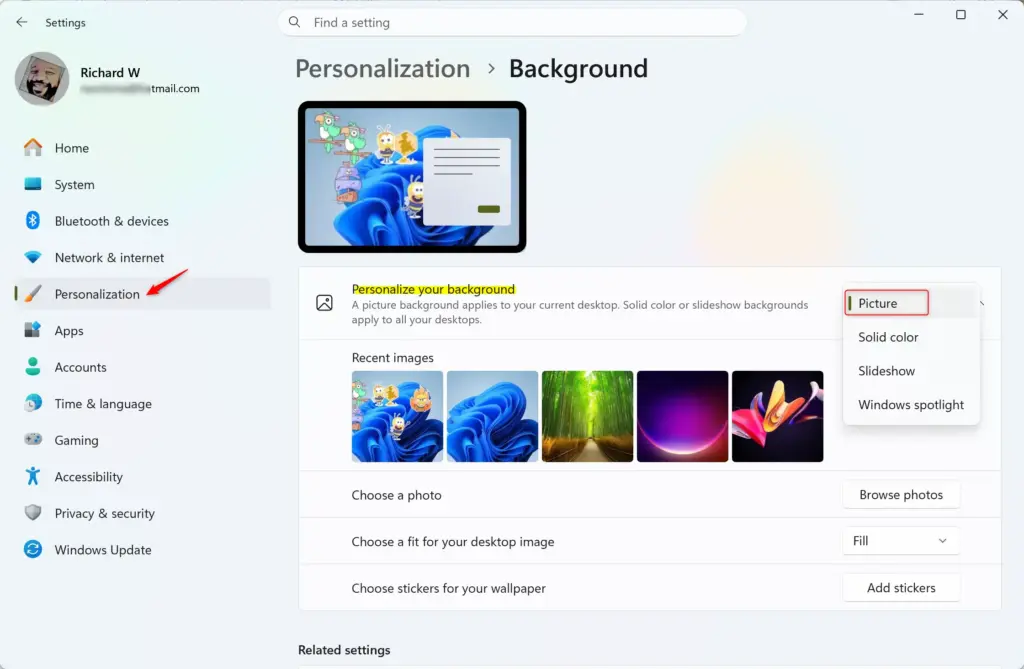 Windows 11 Personalize background options for "Learn about this picture" icon.