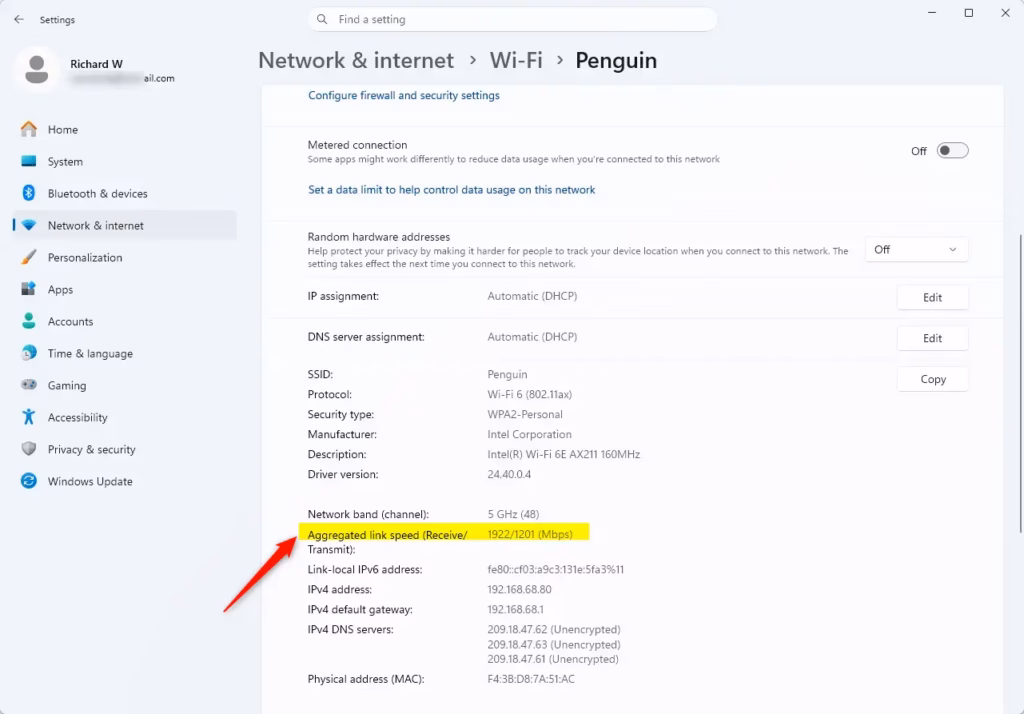 Windows 11 settings menu displaying active network connection properties and link speed
