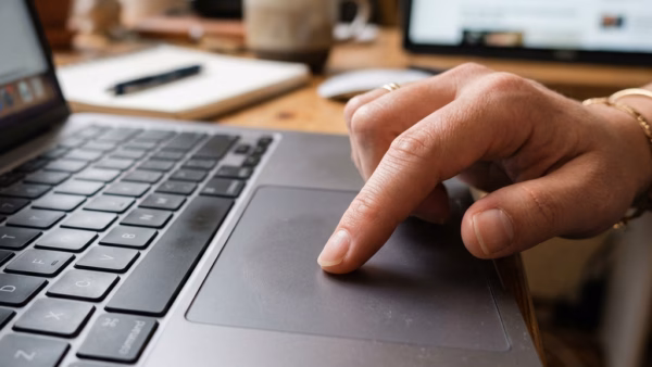 How to Change or Disable Touchpad Single-finger Scrolling Side in Windows 11
