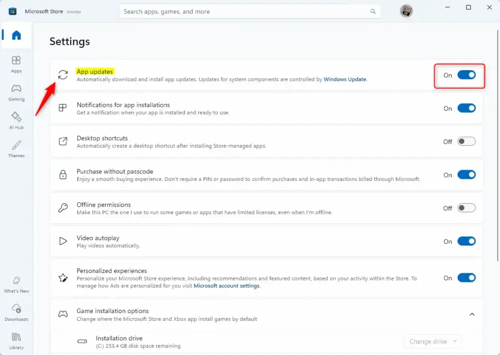 Microsoft Store settings page with the 'Update apps automatically' toggle switch highlighted.