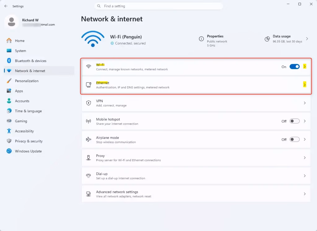Windows 11 network selection screen showing available Wi-Fi networks.