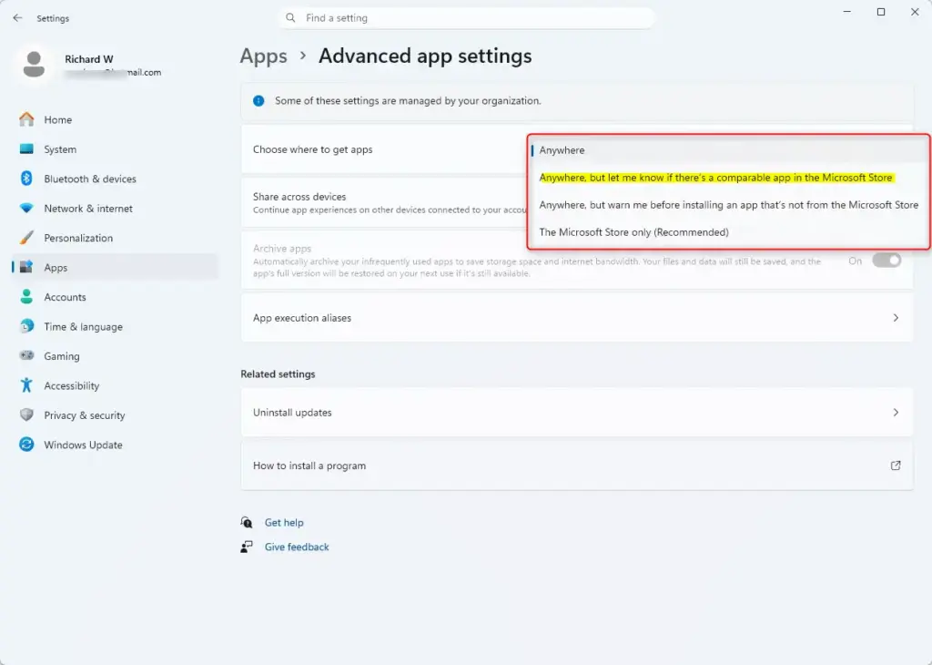 Windows 11 app settings showing 'Microsoft Store only' recommendation.