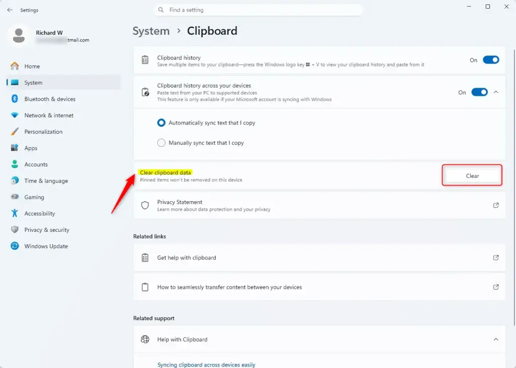 Windows 11 Settings app showing clipboard clear data button.