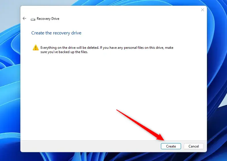 Progress bar showing Windows 11 recovery drive creation in progress.
