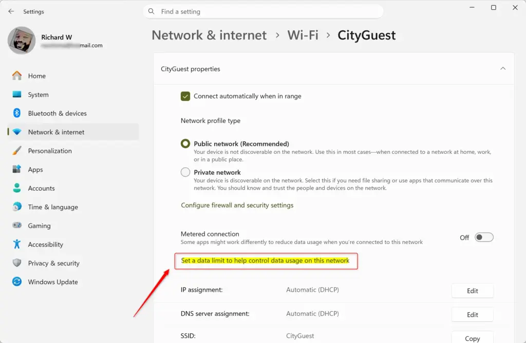 Setting a data limit to control Wi-Fi usage in Windows 11.