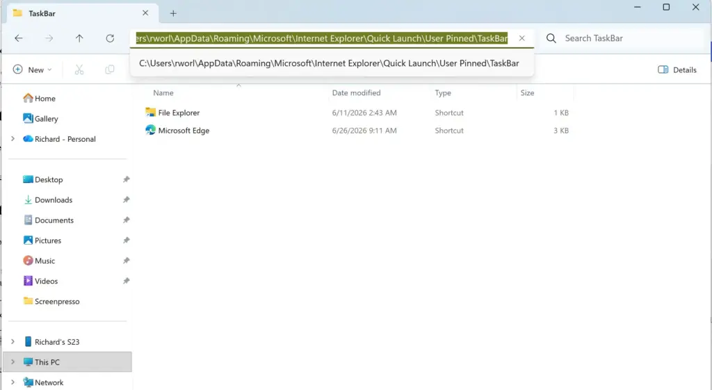 File Explorer displaying taskbar items registry entries for Windows 11.