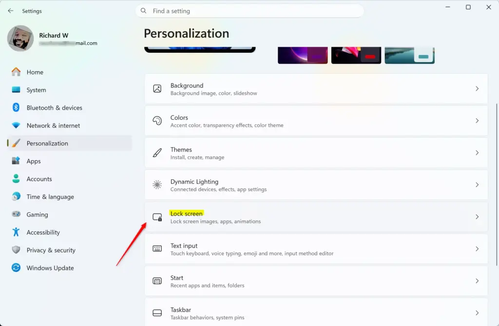 Settings › Personalization › Lock screen